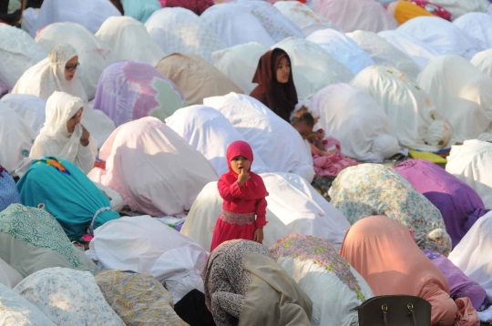 Warga Ibu Kota laksanakan salat Idul Adha di Jalan Salemba