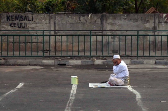 Ribuan warga Jatinegara gelar salat Idul Adha di jalan raya