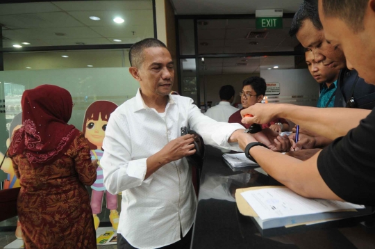 Idul Adha, keluarga tahanan silih berganti datangi Gedung KPK