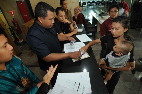 Idul Adha, keluarga tahanan silih berganti datangi Gedung KPK