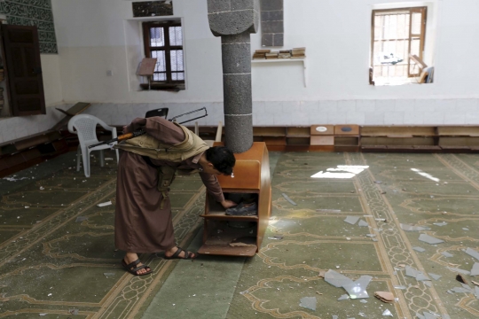 Serangan bom hantam masjid di Yaman, 29 jemaah salat Id tewas