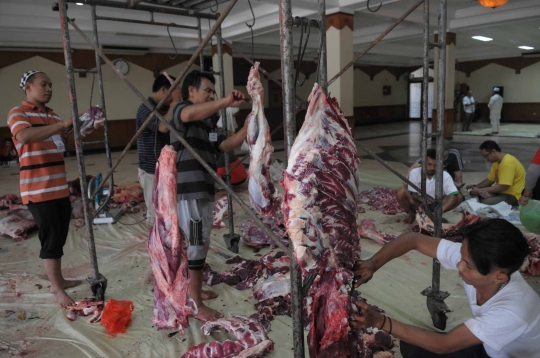 Melihat penyembelihan hewan kurban di Masjid Sunda Kelapa