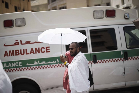 Kesibukan ambulans mondar-mandir evakuasi jemaah haji di Mina