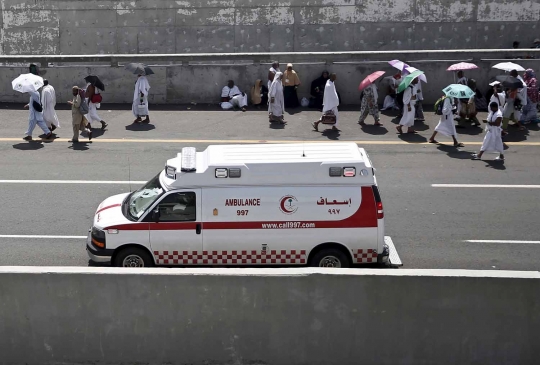 Kesibukan ambulans mondar-mandir evakuasi jemaah haji di Mina