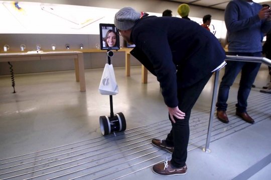 Robot di Sydney ini ikut antre iPhone 6s sejak subuh