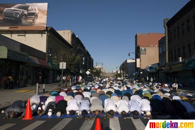 Foto : Kekhusyukan umat muslim di New York jalani ibadah 