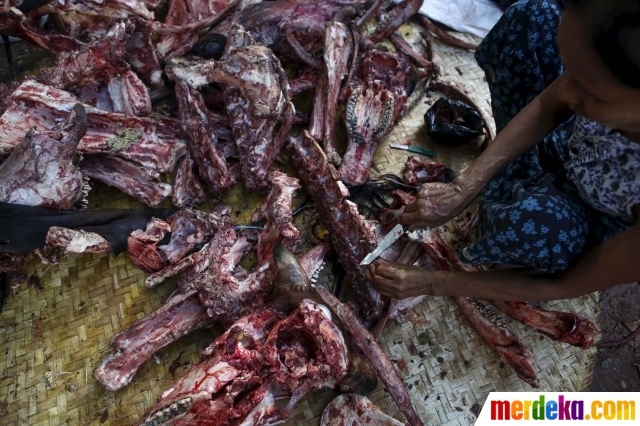 Foto : Potret pembagian daging hewan kurban di Myanmar 
