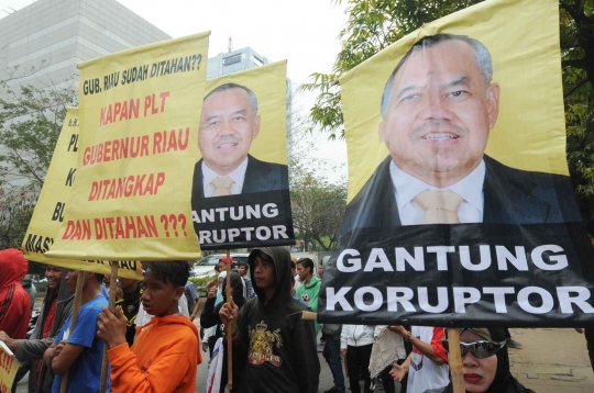 Massa GNKIB desak KPK tangkap Plt Gubernur Riau