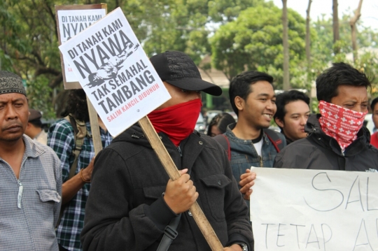 Unjuk rasa kecam pembunuhan petani yang tolak tambang di Lumajang