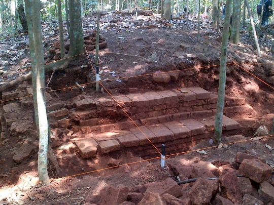 Ini candi diduga peninggalan Mataram kuno abad ke-10