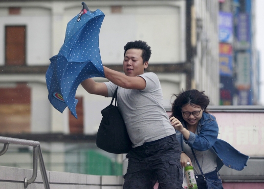 Kepanikan warga Taiwan dihantam Topan Dujuan