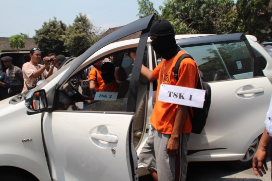 Begini adegan rekonstruksi pembunuhan sadis mahasiswi di Kediri