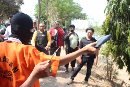 Begini adegan rekonstruksi pembunuhan sadis mahasiswi di Kediri