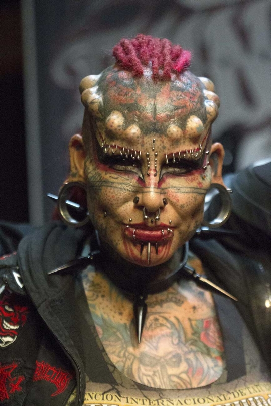 Penampilan para penggila tato ekstrem di Quito Tattoo Convention