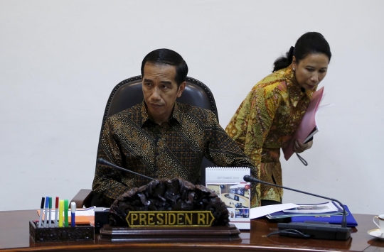 Jokowi pimpin rapat bahas paket kebijakan ekonomi jilid II
