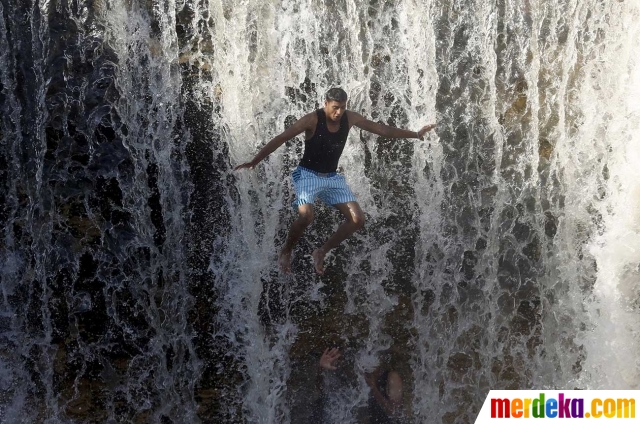 Foto : Akhir libur musim panas, warga bondong-bondong 