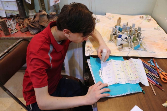 ABG 14 tahun ini bikin miniatur Kota Aleppo, Suriah dari kertas