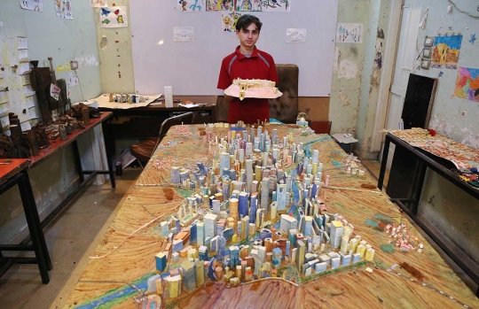 ABG 14 tahun ini bikin miniatur Kota Aleppo, Suriah dari kertas
