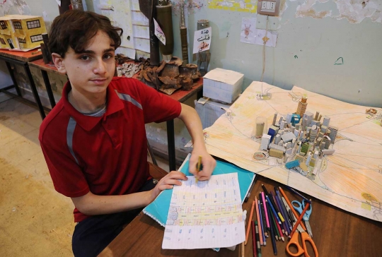 ABG 14 tahun ini bikin miniatur Kota Aleppo, Suriah dari kertas