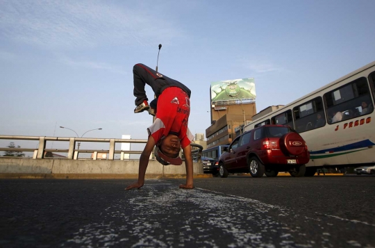 Kisah keprihatinan dua bocah Peru breakdance di tengah jalan