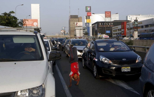 Kisah keprihatinan dua bocah Peru breakdance di tengah jalan