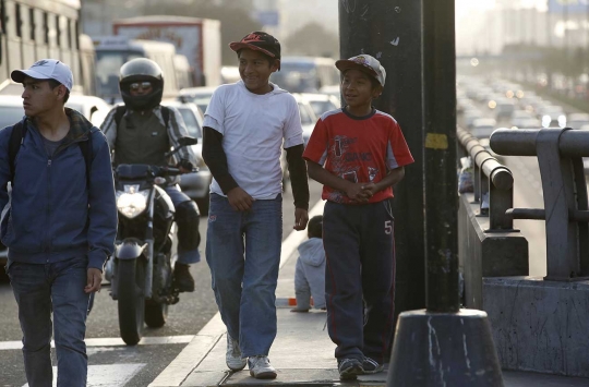 Kisah keprihatinan dua bocah Peru breakdance di tengah jalan