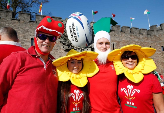 'Bola raksasa tabrak dinding' ini mendadak hebohkan warga Wales