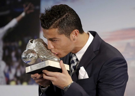 Cetak gol terbanyak, Cristiano Ronaldo raih penghargaan