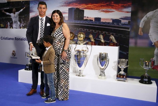 Cetak gol terbanyak, Cristiano Ronaldo raih penghargaan