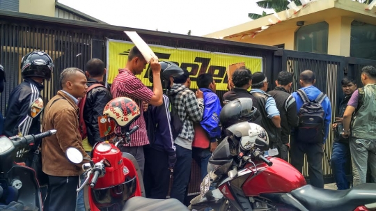 Menengok ramainya antrean pendaftaran pengemudi TopJek