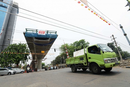 Perlintasan kereta api Patal Senayan akan ditutup permanen