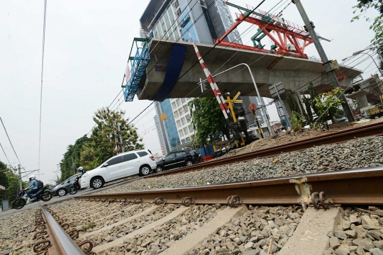 Perlintasan kereta api Patal Senayan akan ditutup permanen