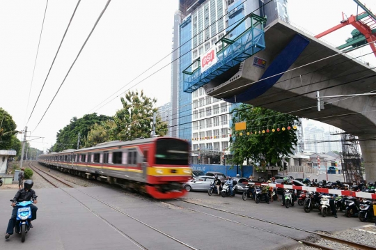 Perlintasan kereta api Patal Senayan akan ditutup permanen