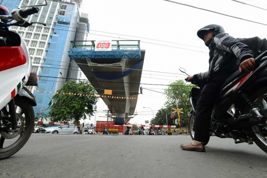 Perlintasan kereta api Patal Senayan akan ditutup permanen