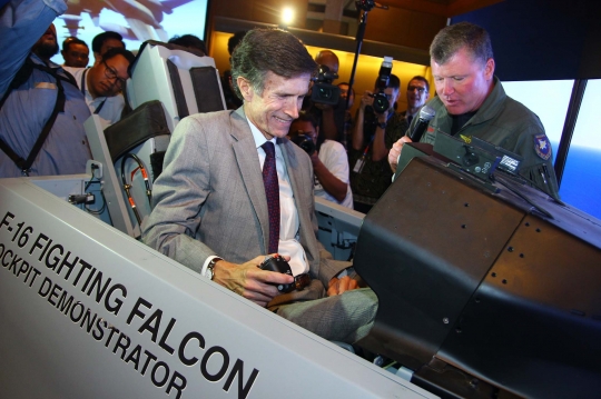 Amerika Serikat pamer kecanggihan F-16 Viper lewat simulator