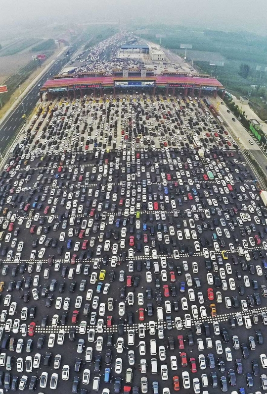 Beginilah pemandangan lalu lintas parah saat akhir pekan di China