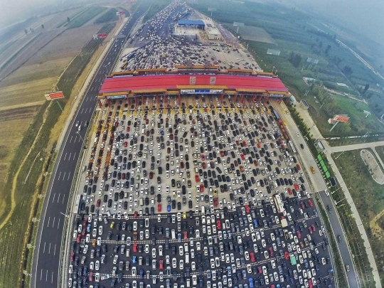 Beginilah pemandangan lalu lintas parah saat akhir pekan di China