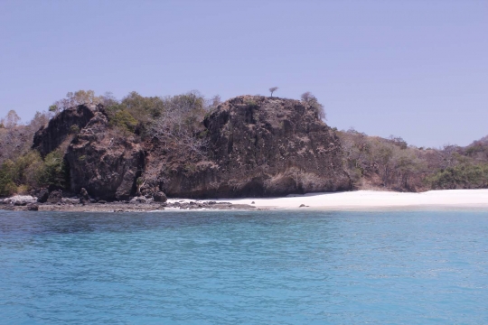Keindahan Pantai Lingal, surga tersembunyi di pelosok Alor