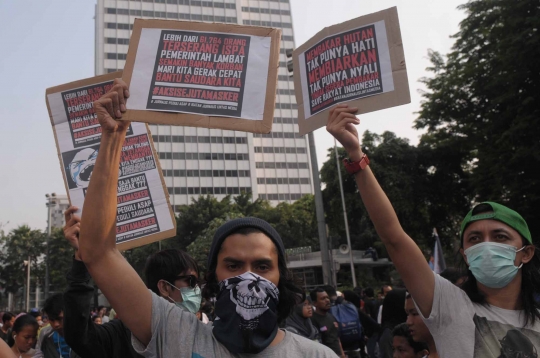 Jurnalis lintas media gelar aksi sejuta masker di Bundaran HI