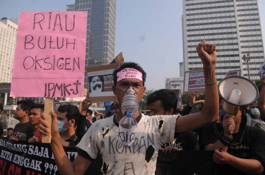 Jurnalis lintas media gelar aksi sejuta masker di Bundaran HI