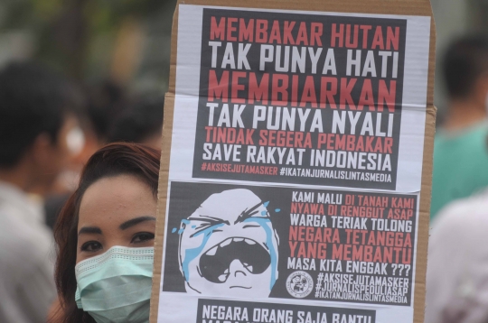 Jurnalis lintas media gelar aksi sejuta masker di Bundaran HI