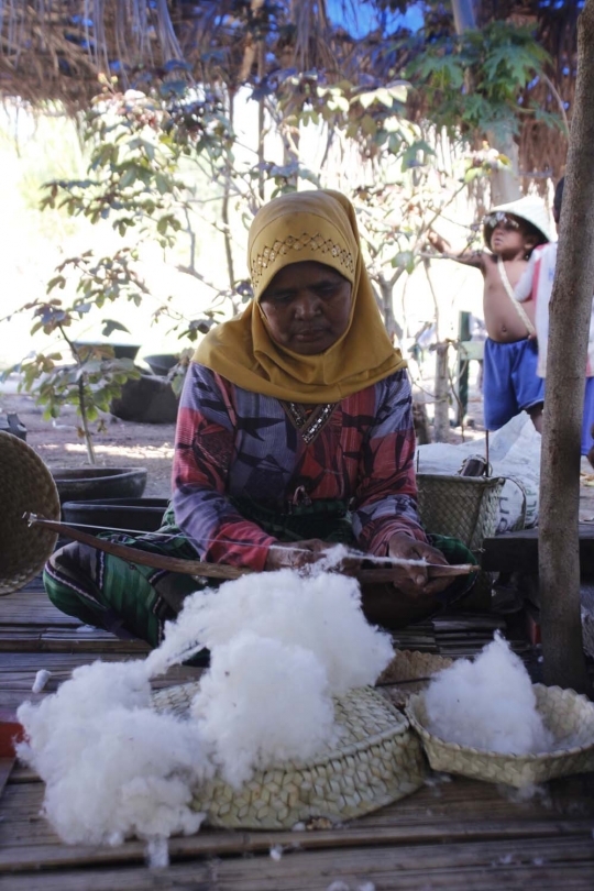 Melihat lebih dekat proses pembuatan tenun ikat Gunung Mako