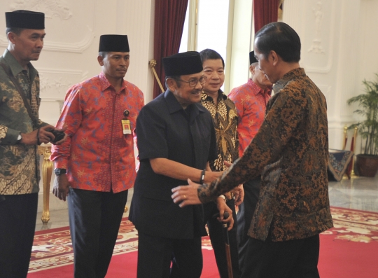 Jokowi ajak Habibie makan siang bersama di Istana