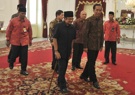 Jokowi ajak Habibie makan siang bersama di Istana