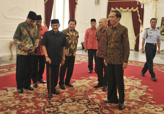 Jokowi ajak Habibie makan siang bersama di Istana