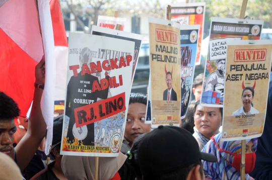 Mahasiswa geruduk KPK tuntut Menteri Rini dan RJ Lino ditangkap