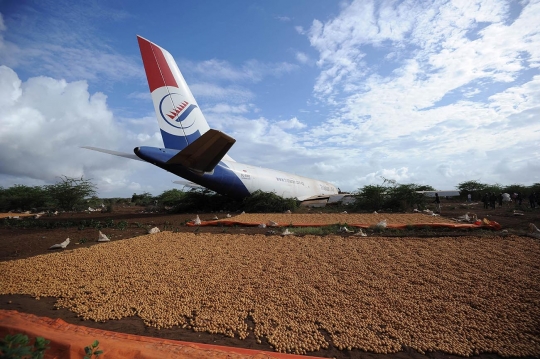 Penampakan pesawat logistik Uni Afrika jatuh di Somalia
