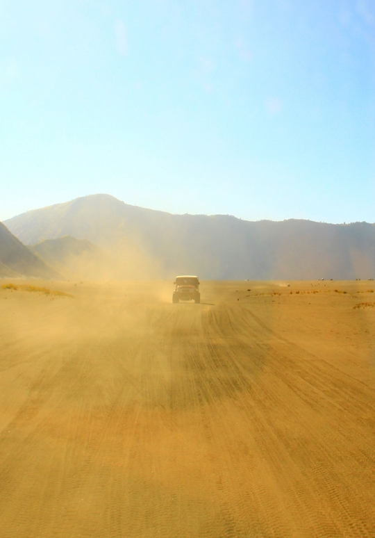 Menjelajahi padang pasir Bromo