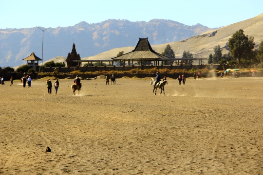 Menjelajahi padang pasir Bromo