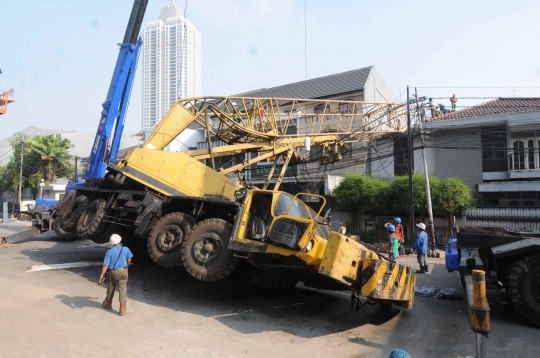 Ini crane proyek JLNT Tendean-Cileduk yang roboh di Kebayoran Baru